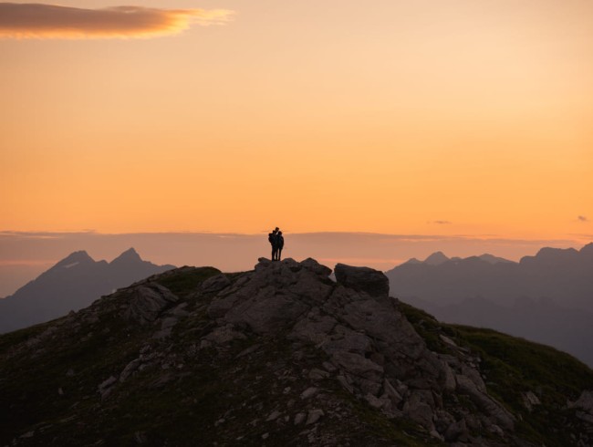 Sonnenaufgang am Berggipfel - ein besonderes Erlebnis &copy; Salzburger Lungau