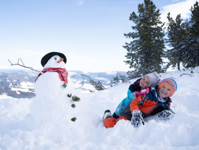 Schneemann bauen Kinder &copy; Ferienregion Salzburger Lungau